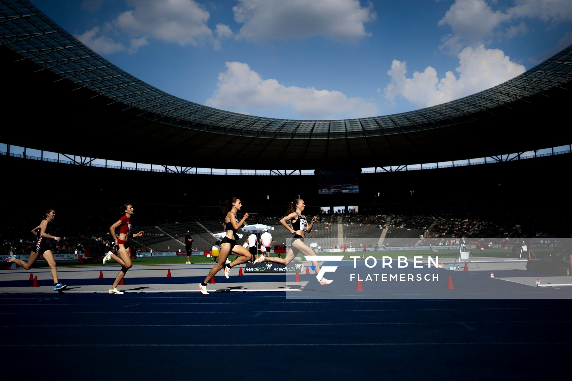 Katharina Trost (LG Stadtwerke Muenchen), Hanna Klein (LAV Stadtwerke Tuebingen), Caterina Granz (LG Nord Berlin), Vera Coutellier (ASV Koeln) im 1500m Finale waehrend der deutschen Leichtathletik-Meisterschaften im Olympiastadion am 26.06.2022 in Berlin